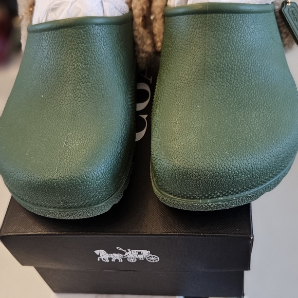 Shoes - Picture 3 of 7